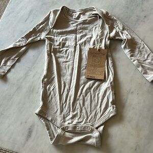 NWT Kyte Baby long sleeve onesie in Oat